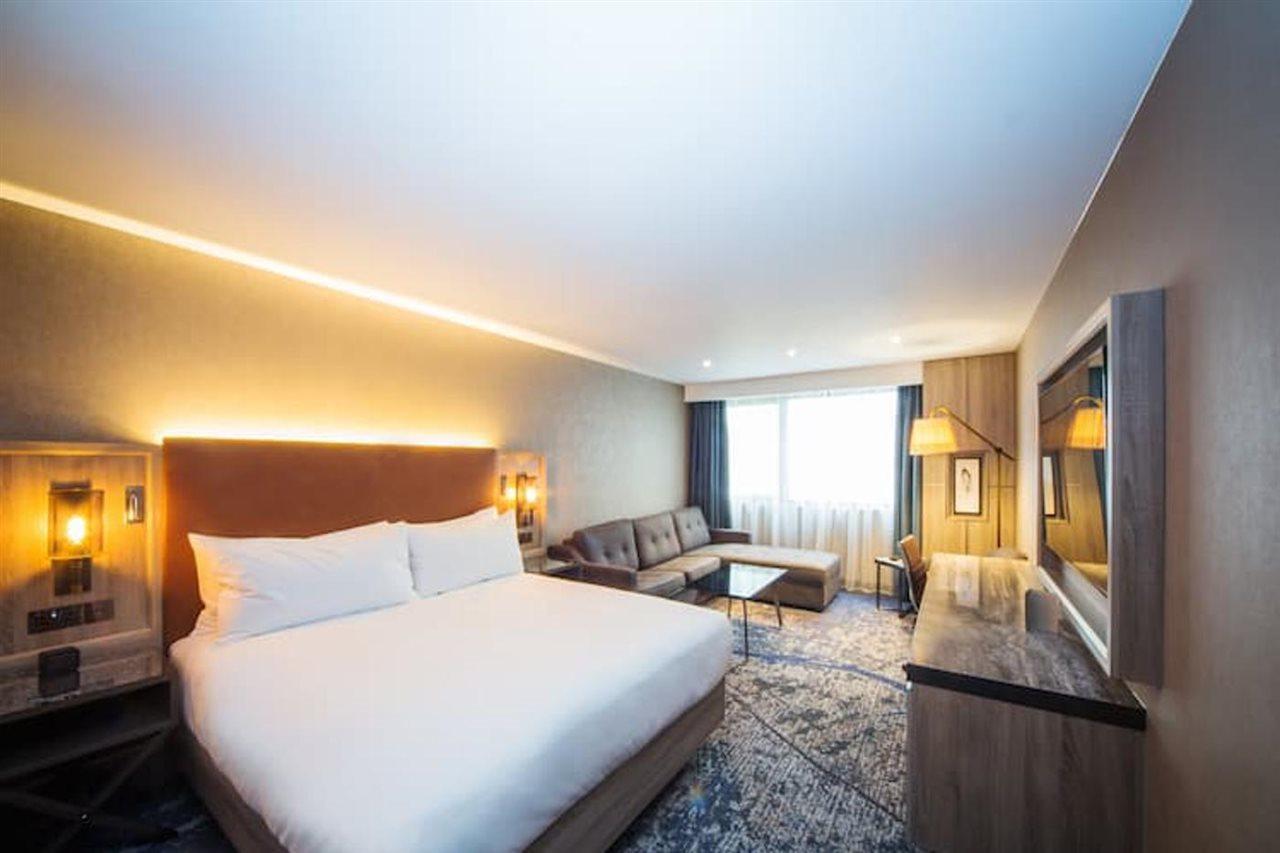 Doubletree By Hilton London Kingston Upon Thames Hotell Kingston upon Thames  Exteriör bild