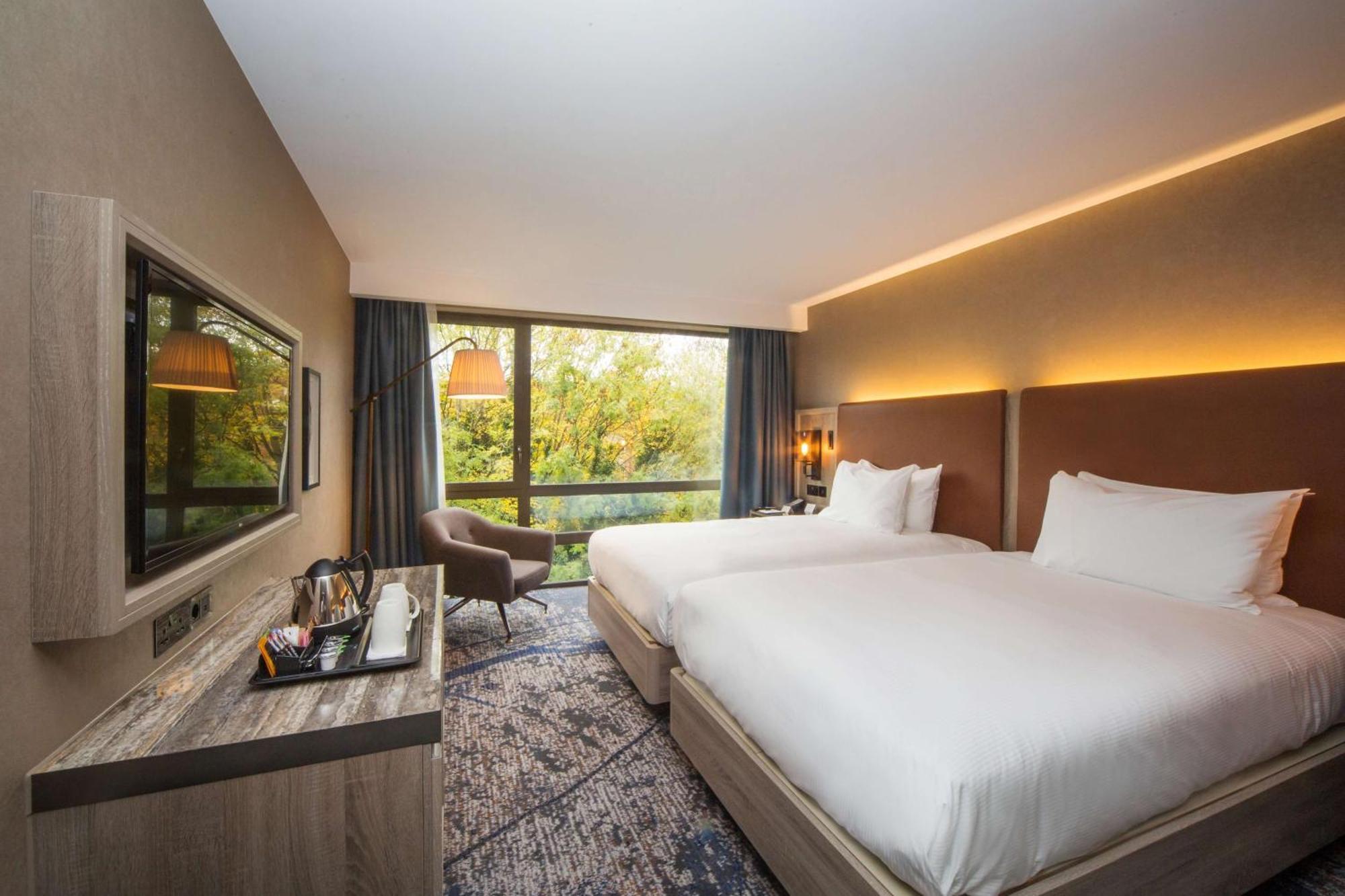 Doubletree By Hilton London Kingston Upon Thames Hotell Kingston upon Thames  Exteriör bild