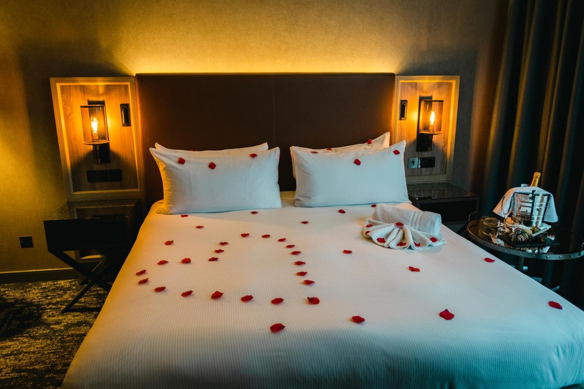 Doubletree By Hilton London Kingston Upon Thames Hotell Kingston upon Thames  Exteriör bild